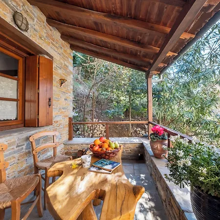 Palios Stathmos 招待所 Miléai