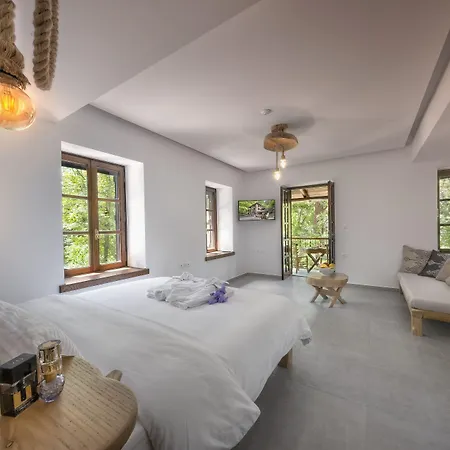 Palios Stathmos 4* Miléai