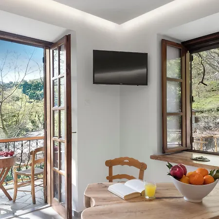 招待所 Palios Stathmos 4*